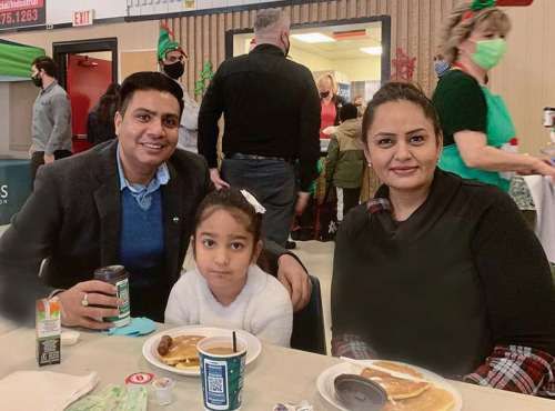 Supplied photo 
South Winnipeg Community Centre president Paramjit Shahi is pictured with his wife Kamal Shahi and their daughter Avleen at the centre's recent Breakfast with Santa event.