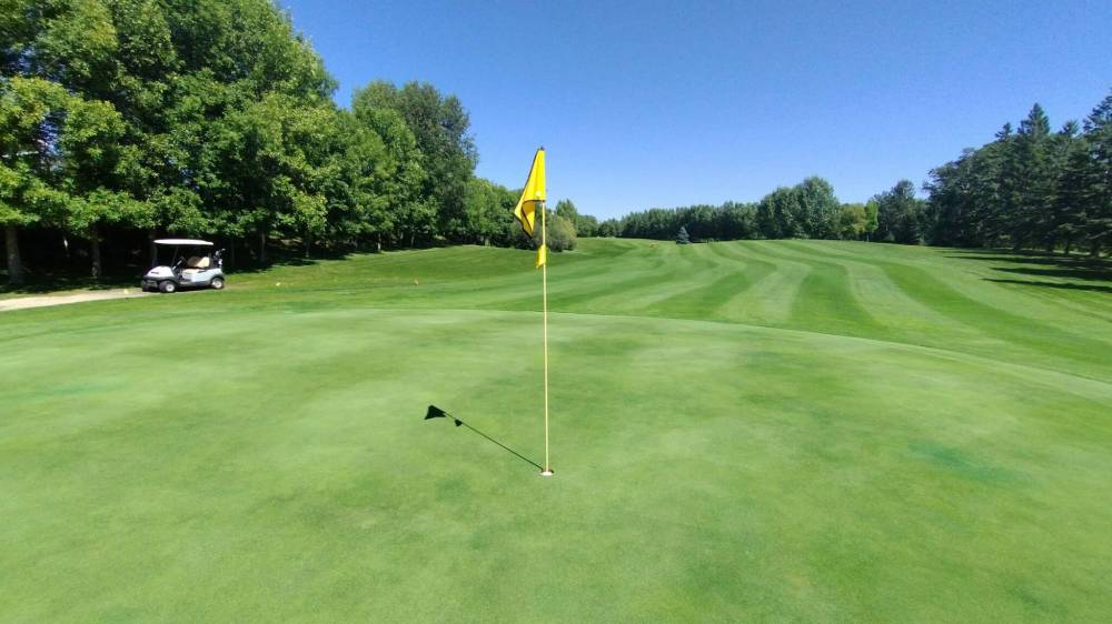 Photo by Ryan Desjarlais
Hole 1 at the Rossman Lake Golf and Country Club is wide open, down slope, huge green, no water, no sand; these all add up to a nice way to start a match.