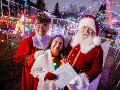John Woods / Free Press
                                Coun. Devi Sharma (Old Kildonan) recently visited Santa Brad and Mrs. Claus at their holiday display on McAdam Avenue.