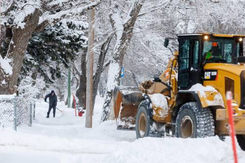 Free Press file photo
                                Snow-clearing operations in Winnipeg are getting better with the addition of new machinery, but there is still room for improvement, Coun. Matt Allard writes.