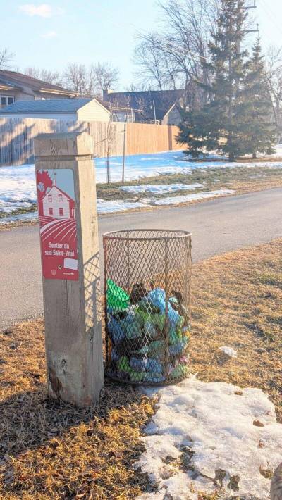 Photo by Sandy Nemeth
                                Remember – being a good neighbour is a year-round commitment that literally starts at the end of the leash
