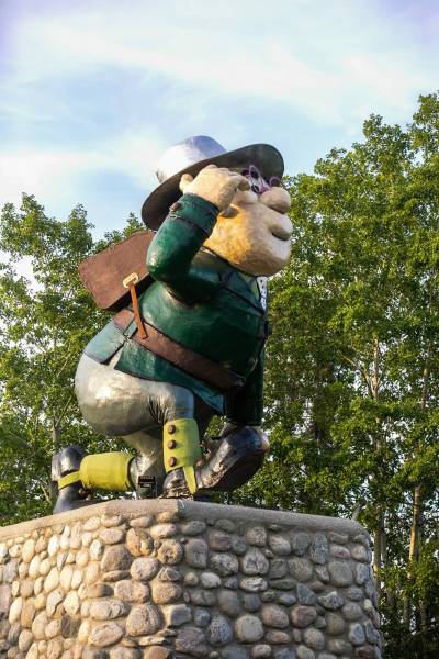 Free Press file photo
                                The statue of Josiah Flintabbatey Flonatin, designed by cartoonist Al Capp, in Flin Flon, Man., explains the origin of the name of the mining town on the Manitoba-Saskatchewan border.