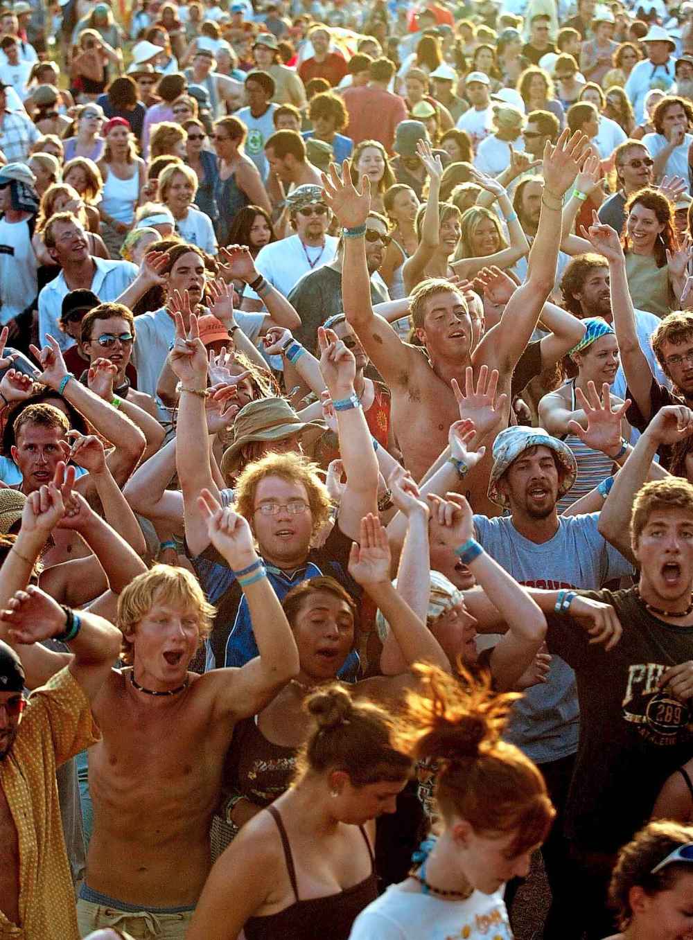 JOE BRYKSA/WINNIPEG FREE PRESS Local-(See Bart's stories)- Over 43,000 people attended the 31st annual Winnipeg Folk Festival in Bird's Hill, Manitoba a new record attendance-Fans dance to Fiamma Fumana- July 11, 2004