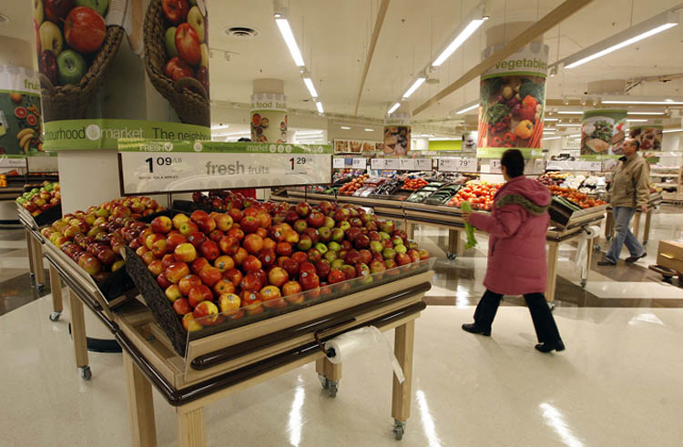 KEN GIGLIOTTI / WINNIPEG FREE PRESS ARCHIVES
The Zellers grocery store in the Bay basement downtown recently closed.