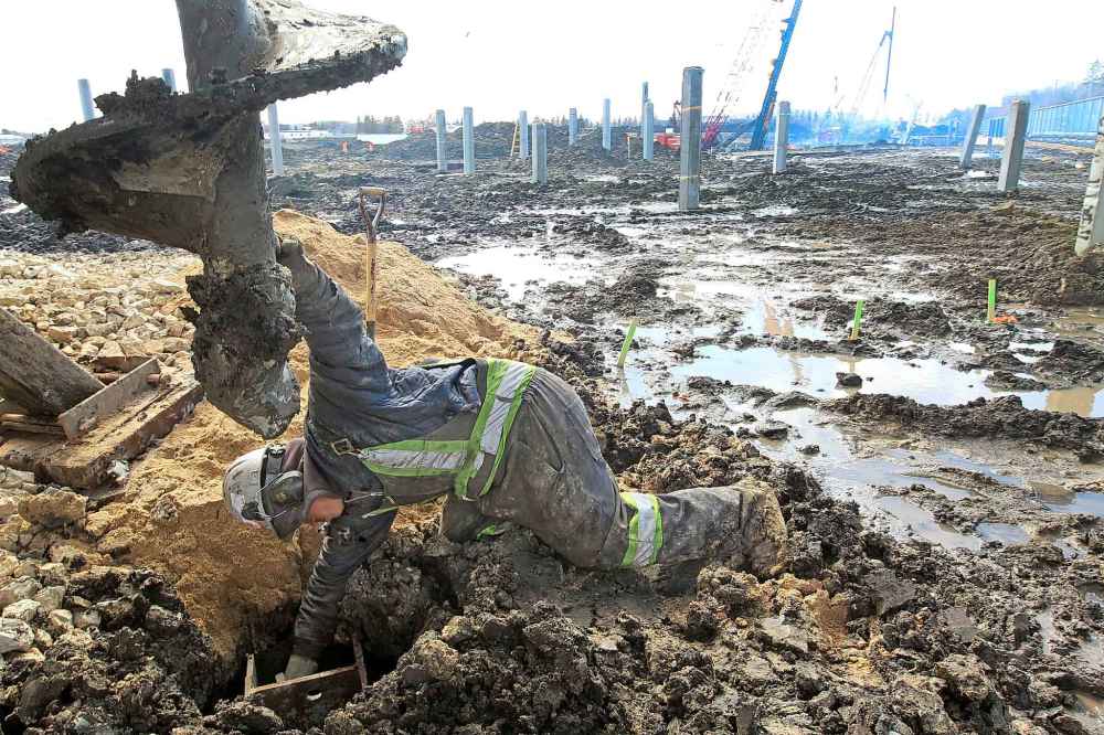 Jowe Bryksa / Winnipeg Free Press files
A construction worker lays piles at the construction site of Investors Group Field.