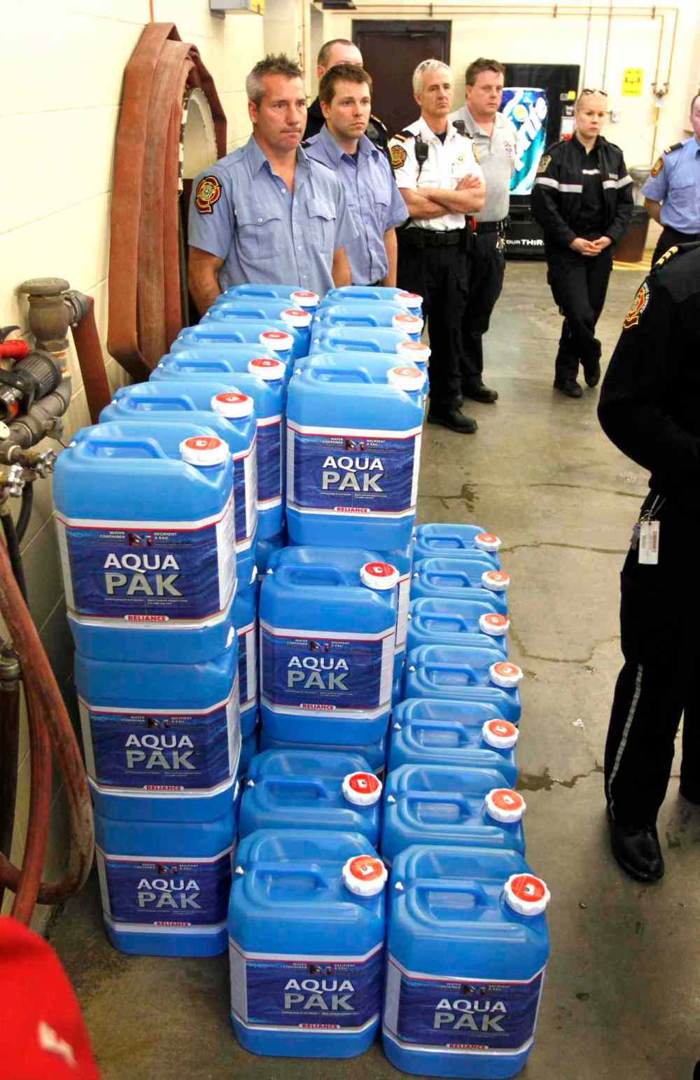 BORIS MINKEVICH / FREE PRESS files
Members of the WFPS have been delivering water to those effected by frozen water pipes.