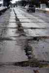 KEN GIGLIOTTI / WINNIPEG FREE PRESS
Large crevasses appear on Salter Street.