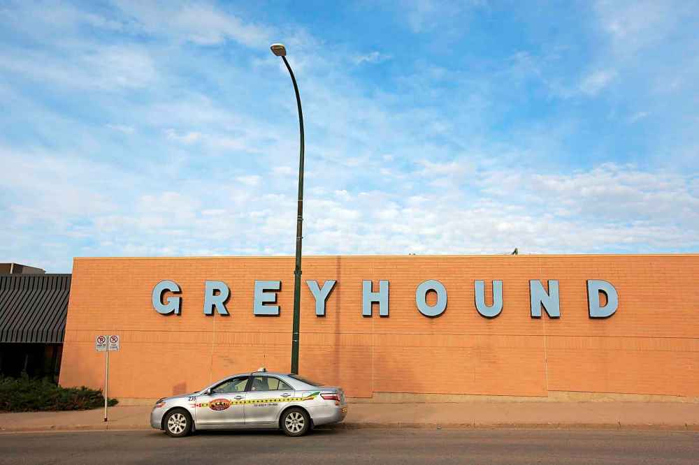 Tim Smith / Brandon Sun files
A taxi sits in front the Greyhound bus depot on 6th Street in Brandon.