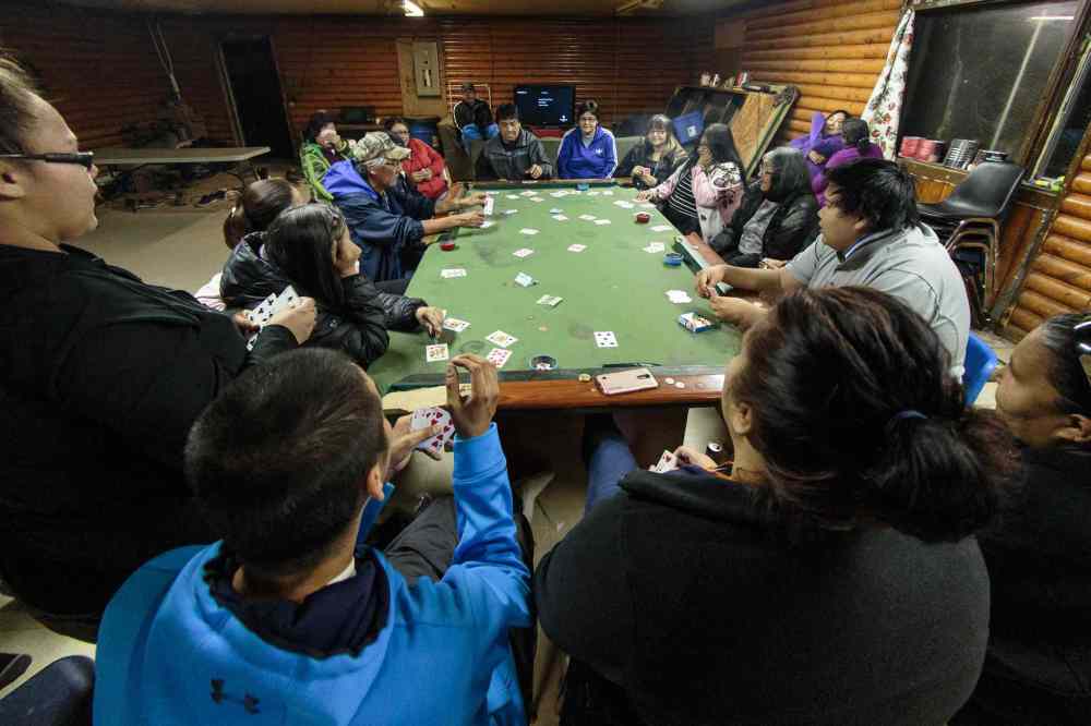 Mike Deal / Winnipeg Free Press
A boisterous group enjoys an evening of ‘Bingo Poker.’