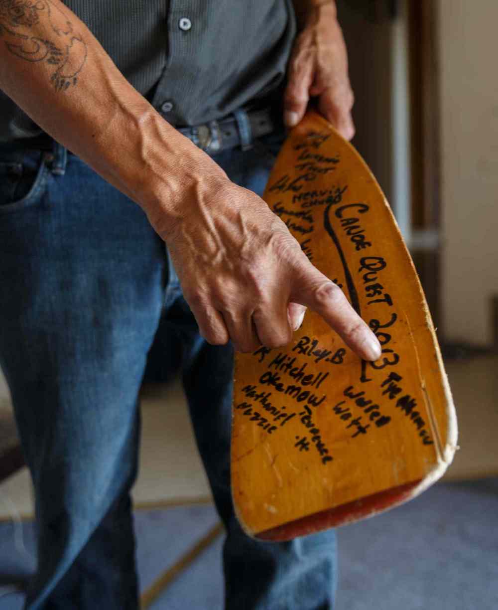 Mike Deal / Winnipeg Free Press
Peter Watt holds his canoe paddle from the first Canoe Quest, held in 2002.