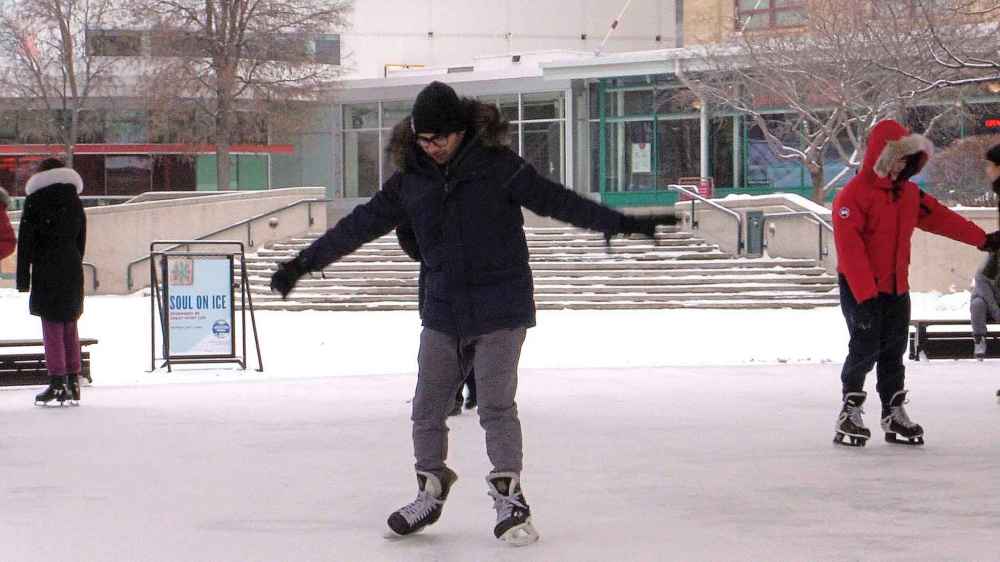Somers will be hosting learn-to-skate sessions for anyone interested in getting on the ice for the first time. (Mike Deal / Winnipeg Free Press files)