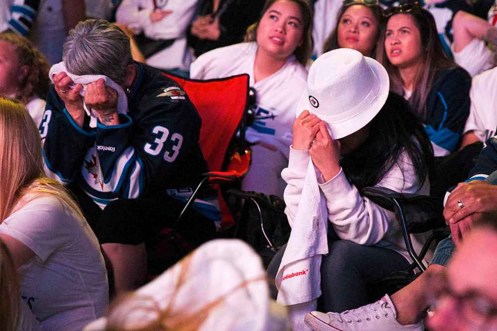 Mikaela MacKenzie / Winnipeg Free Press
Jets fans lose energy at the end of the game at the whiteout street party in Winnipeg on Monday, May 7, 2018.