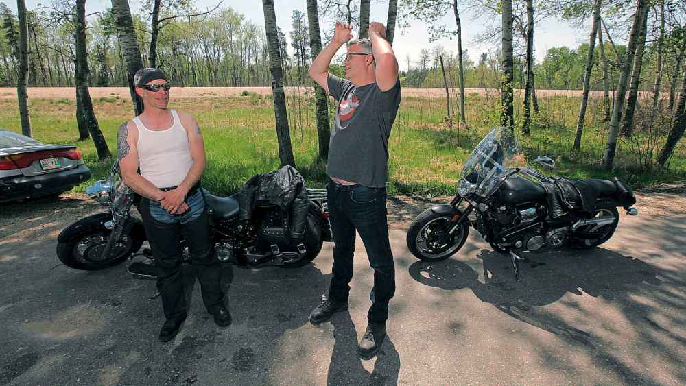 PHIL HOSSACK / WINNIPEG FREE PRESS
Brad Soutter (left) and Blake Harris took their rides to Pingrove Rest Stop and signed the petition to keep it open Tuesday.