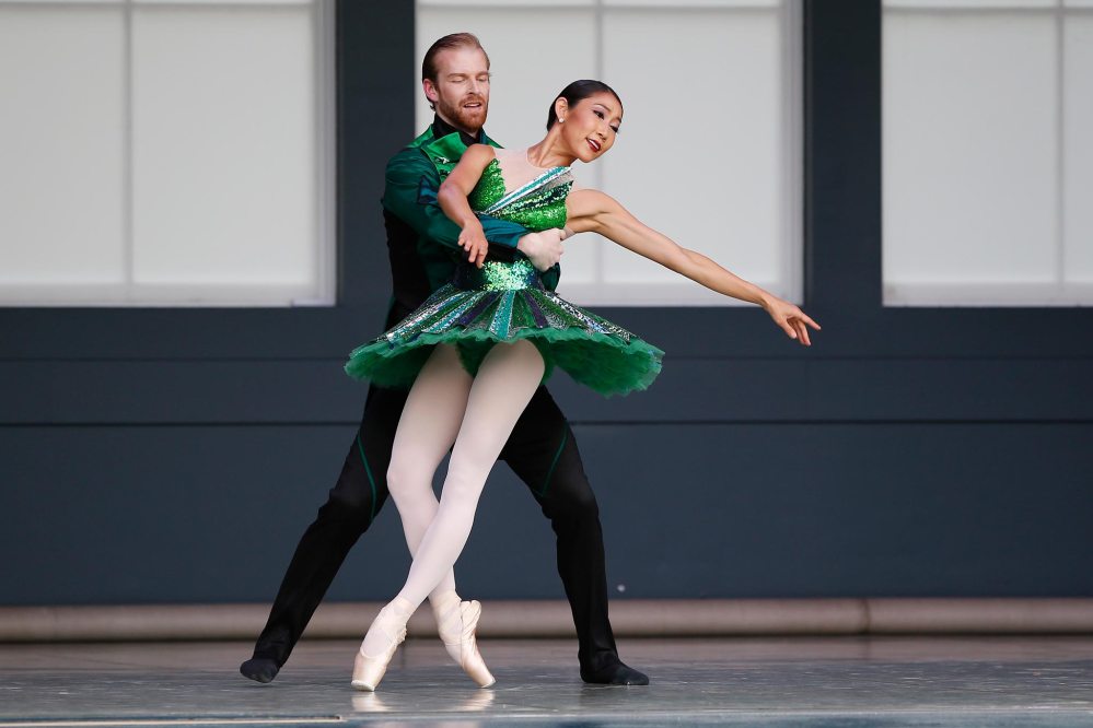 The Royal Winnipeg Ballet performs during a Ballet in the park dress rehearsal in Assiniboine Park Tuesday. (John Woods / Winnipeg Free Press)
