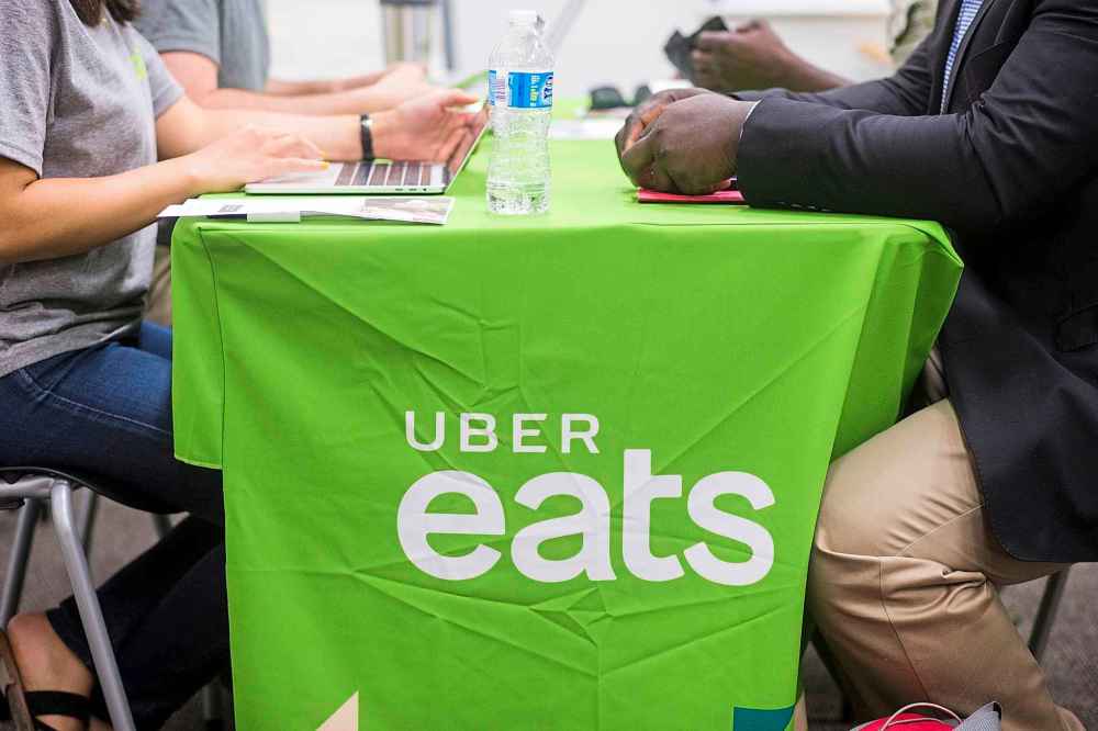 MIKAELA MACKENZIE / WINNIPEG FREE PRESS
Uber Eats hosted a sign-up event at the Millennium Library in Winnipeg on Tuesday.