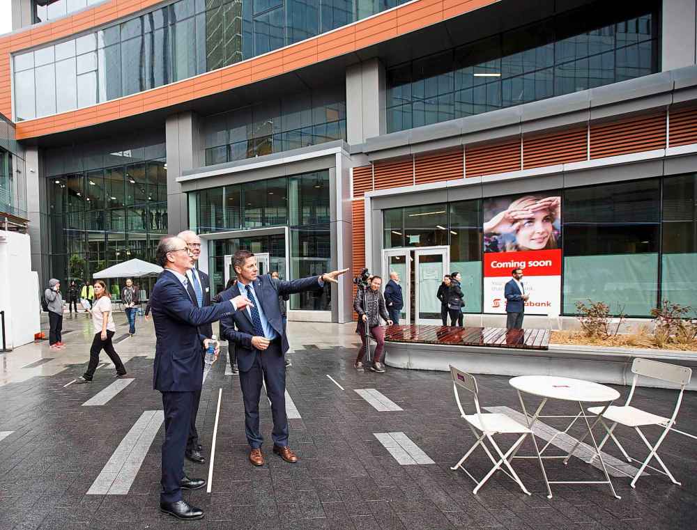 MIKE DEAL / WINNIPEG FREE PRESS
From left: True North Real Estate Development president Jim Ludlow, James Richardson & Sons president and CEO Hartley Richardson and Mayor Brian Bowman.