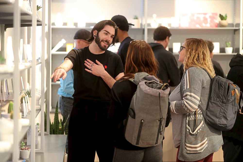TREVOR HAGAN / WINNIPEG FREE PRESS
Corbin Cyr, of Tokyo Smoke, showing different strains to Carrie Bryson and Kate Urquhart on Thursday.