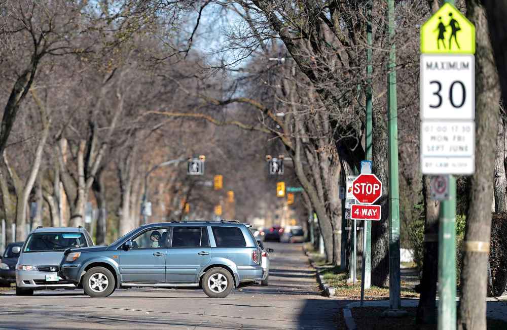 TREVOR HAGAN / WINNIPEG FREE PRESS
30km/h school zone speed limit sign on Grosvernor Avenue near Wilton Street.