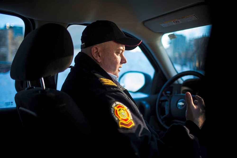 MIKAELA MACKENZIE / WINNIPEG FREE PRESS
Jay Shaw, assistant chief of the Winnipeg Fire Paramedic Service, drives during an EMS ridealong in Winnipeg on Friday, Dec. 14, 2018.
Winnipeg Free Press 2018.