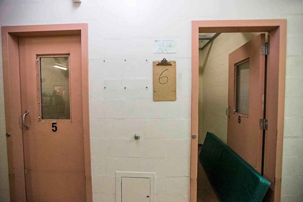 MIKAELA MACKENZIE / WINNIPEG FREE PRESS
A cell at the holding centre for intoxicated persons at the Main Street Project.