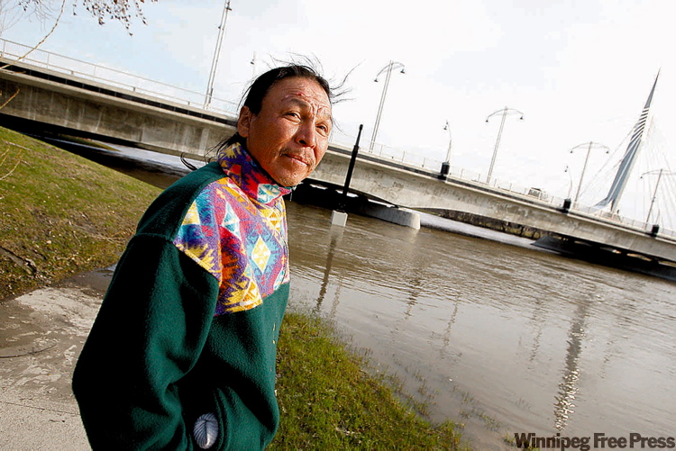 BORIS MINKEVICH / WINNIPEG FREE PRESS ARCHIVES
Faron Hall at the banks of the Red River in May 2009. He is now expected to be hospitalized for a few weeks.