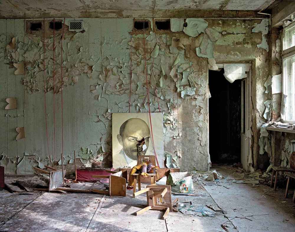 COURTESY OF DAVID MCMILLAN
Portrait of Lenin, Kindergarten, Prypiat, October 1997