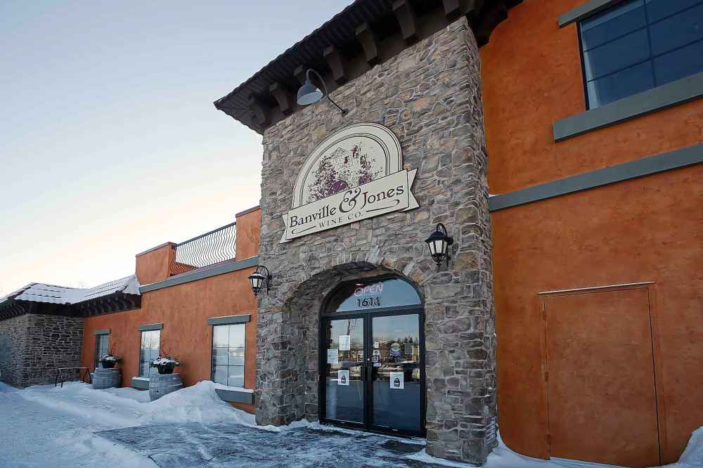 JOHN WOODS / WINNIPEG FREE PRESS
Banville & Jones Wine Co. on St Mary's Road in Winnipeg.