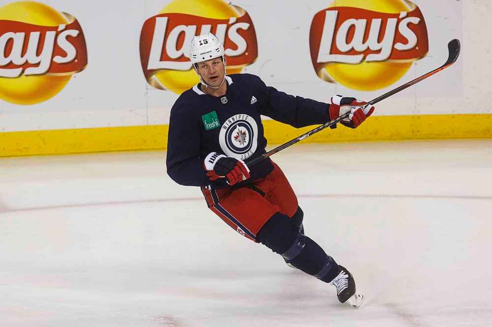 MIKE DEAL / WINNIPEG FREE PRESS
Matt Hendricks back on the ice with the Jets during a skate at Bell MTS Place Tuesday morning.