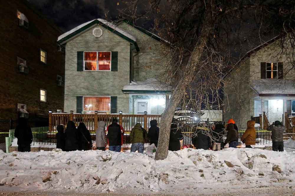 JOHN WOODS / WINNIPEG FREE PRESS FILES
Family and friends gathered outside 745 McGee Street at a vigil for Jaime Adao after he was killed.