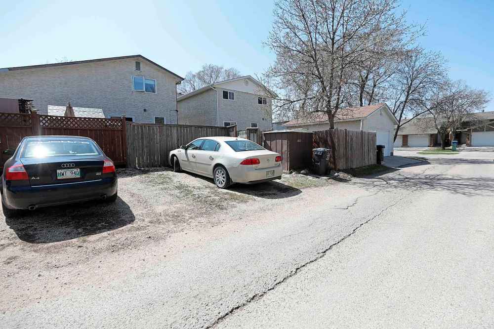 RUTH BONNEVILLE / WINNIPEG FREE PRESS FILES
The back lane behind the home of Calvin Chan (far right) and Dennis Lloyd Jr. Penner (left), who were involved in a altercation.