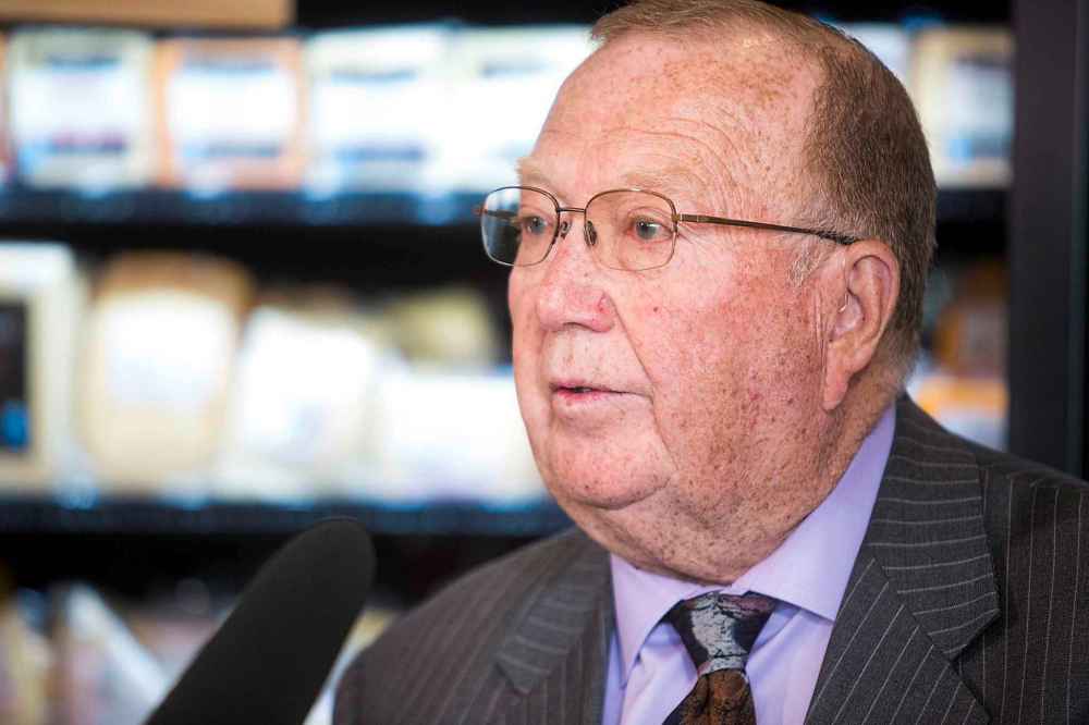 MIKAELA MACKENZIE / WINNIPEG FREE PRESS FILES
Manitoba Agriculture Minister Ralph Eichler: 'Unfortunately our producers of all meat products are feeling the brunt of this'