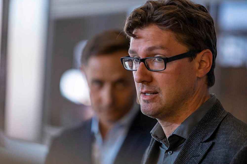 SASHA SEFTER / WINNIPEG FREE PRESS FILES
City administration was unenthusiastic about city councillor Matt Allard's idea to provide free Wi-Fi in civic facilities and solar-powered cellphone charging equipment at bus stops.