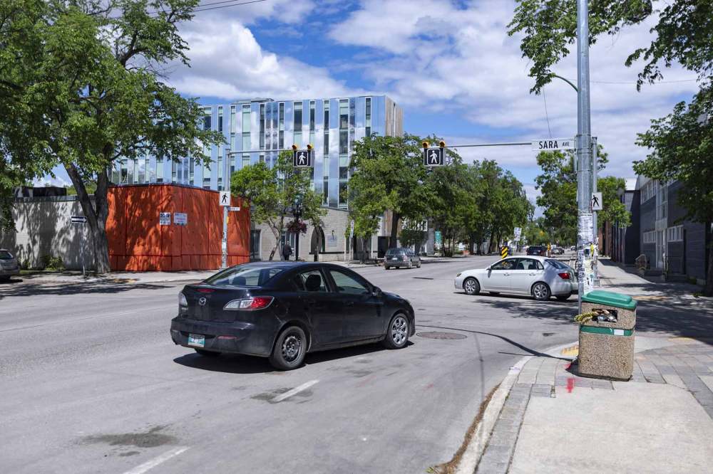 Sherbrook Street and Sara Avenue in West Broadway. (Sasha Sefter/ Winnipeg Free Press)