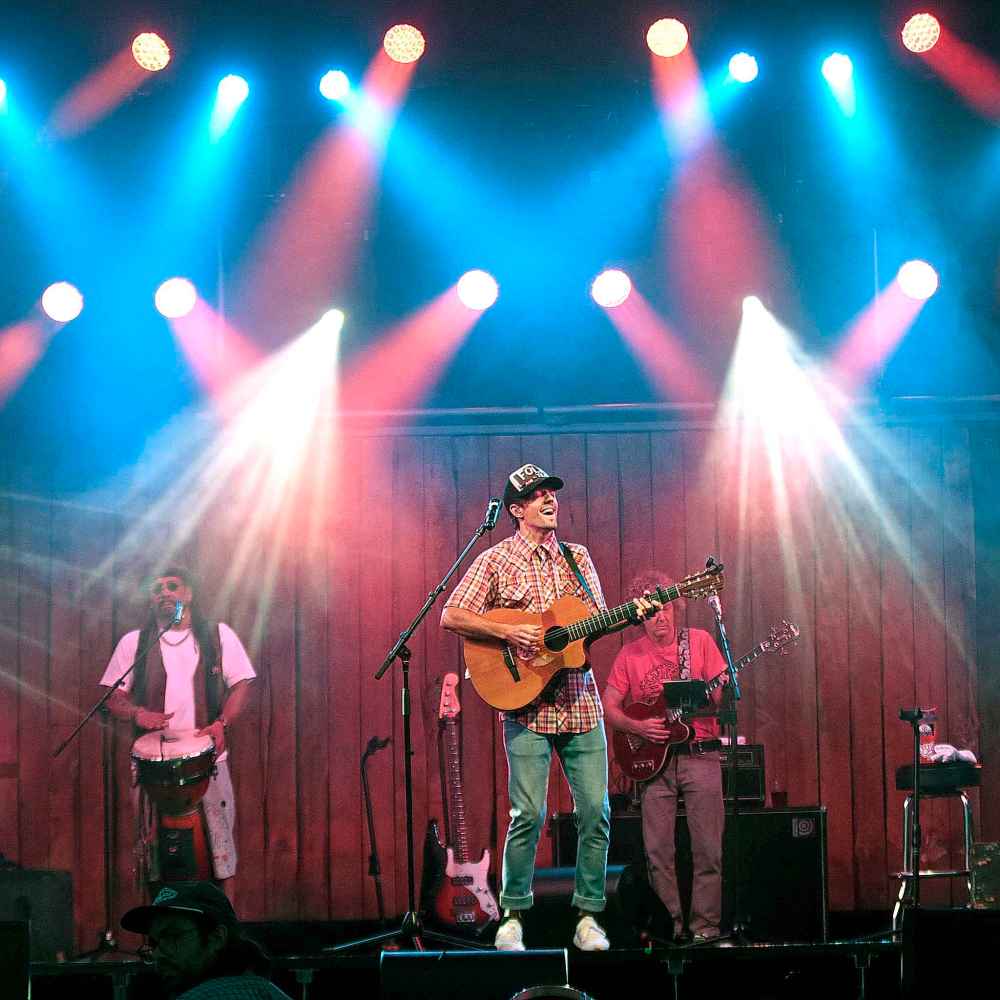 PHIL HOSSACK / WINNIPEG FREE PRESS
Jason Mraz on the main stage Friday night.