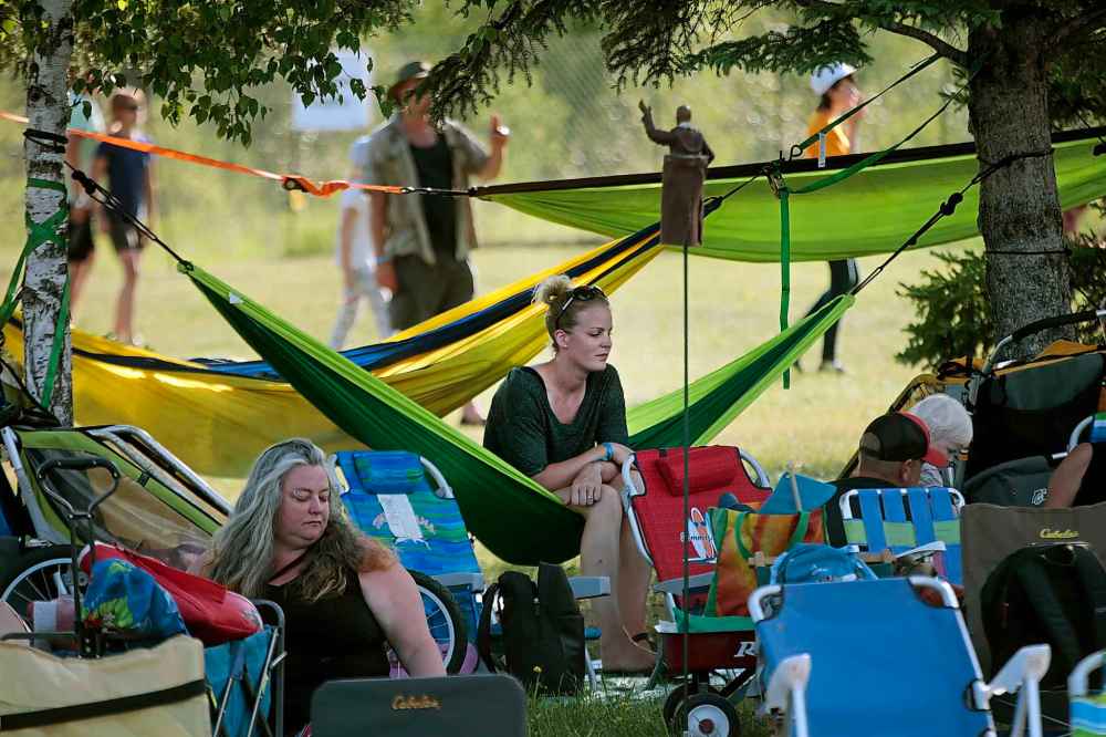 PHIL HOSSACK / WINNIPEG FREE PRESS
Made in the shade, festival goers take shelter from the sun Friday afternoon.