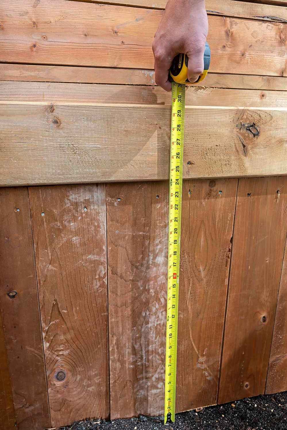 SASHA SEFTER / WINNIPEG FREE PRESS
Homeowner Matt Wiebe measures the height of his deck.
