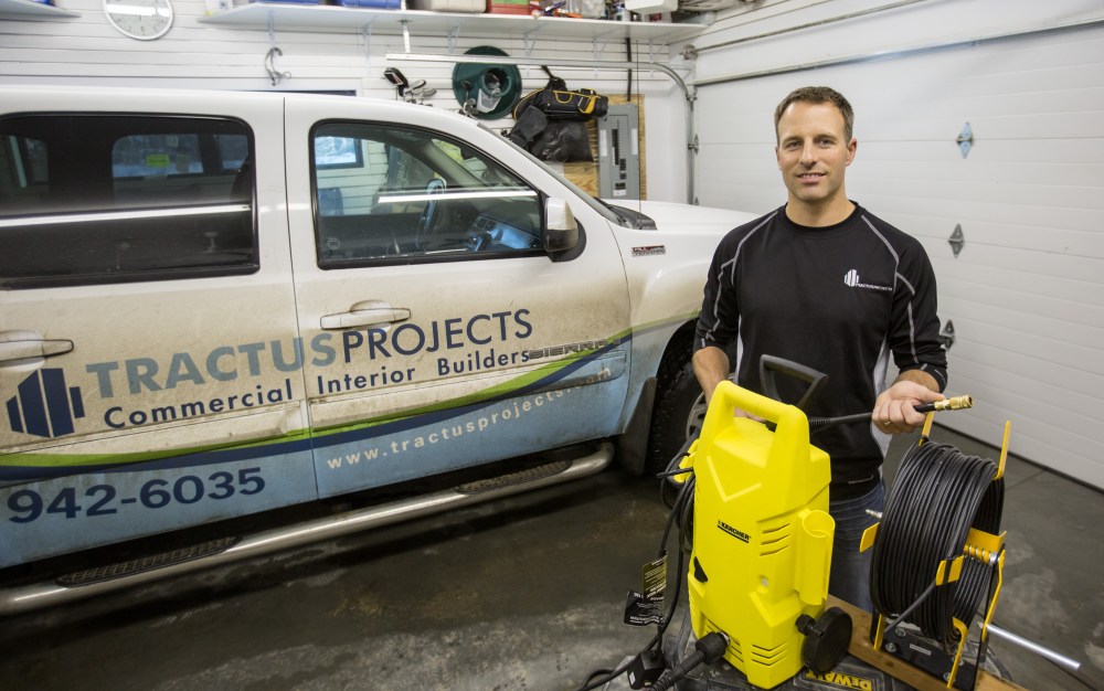 Crystal Schick / Winnipeg Free Press
Jaret Horbatiuk jerry-rigged a device that used only warm water to thaw a pipe under a Wolseley street.