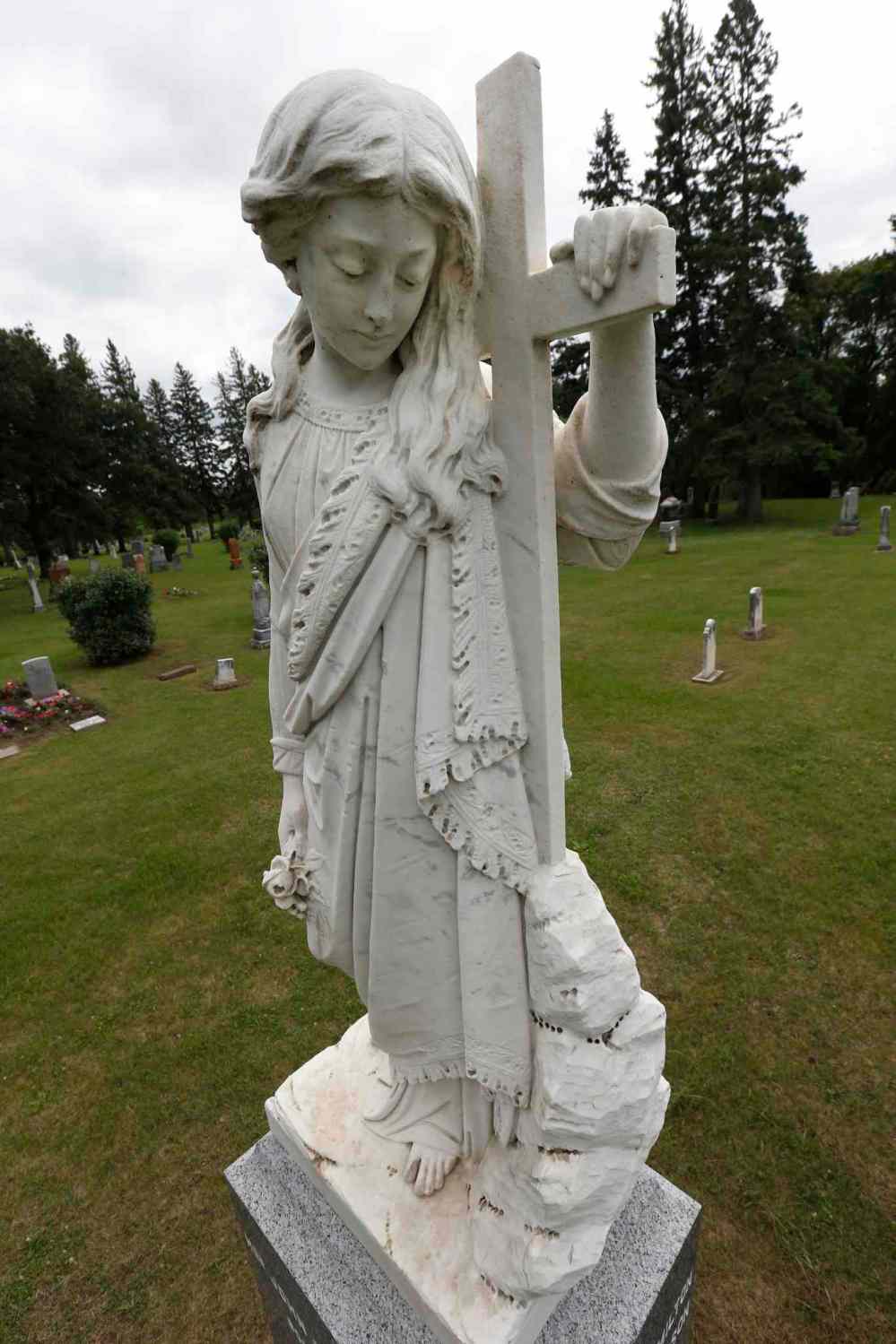 WAYNE GLOWACKI / WINNIPEG FREE PRESS
Margaret Laurence's famous Stone Angel, which is part of the headstone of the Hon. John Andrew Davidson, who died in 1903, and his wife Sophia, who died in 1913.
