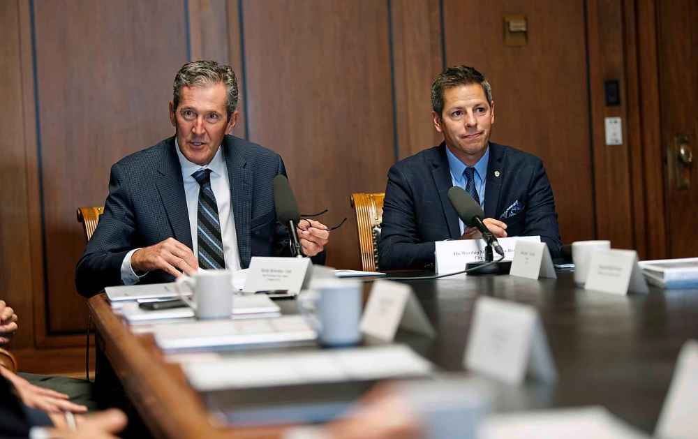 WAYNE GLOWACKI / WINNIPEG FREE PRESS FILES
Mayor Brian Bowman (right) has said the report was a political stunt by Preimer Brian Pallister and his government.