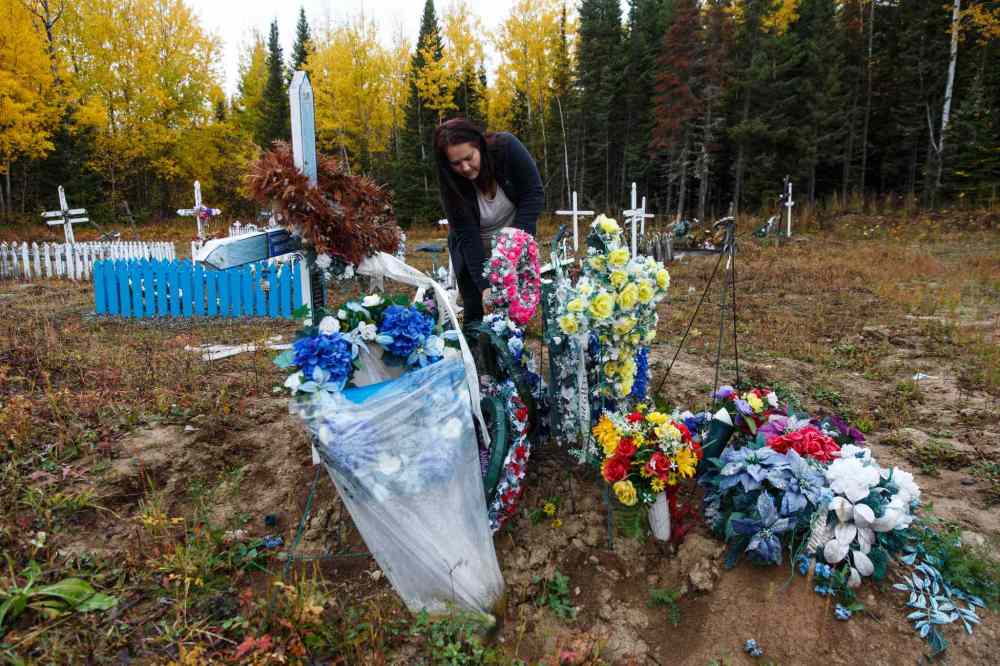 Mike Deal / Winnipeg Free Press
Melissa Okemow tends to the gravesite of her 14-year-old daughter Harmony Okemow, who died by suicide in November 2016.