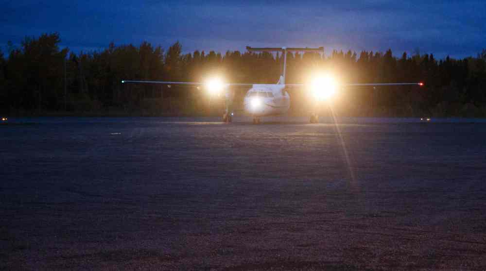 Mike Deal / Winnipeg Free Press
A Perimeter plane arrives at the airport on the evening flight into God's Lake.