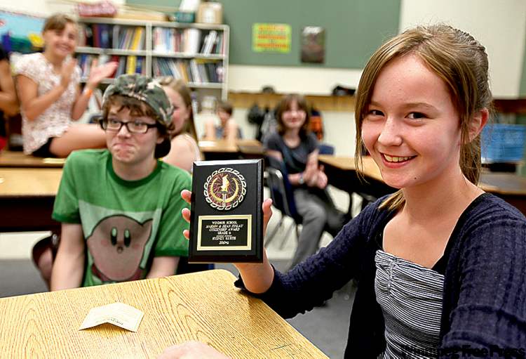 ruth bonneville / winnipeg free press
Grade 6 Windsor School student Sydney is all smiles after receiving the Marion and Dean Finlay Citizenship Award on their last day of school.