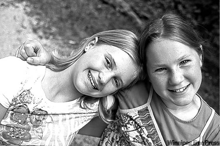 HADAS PARUSH / WINNIPEG FREE PRESS
Naomi (left) and Sarah.