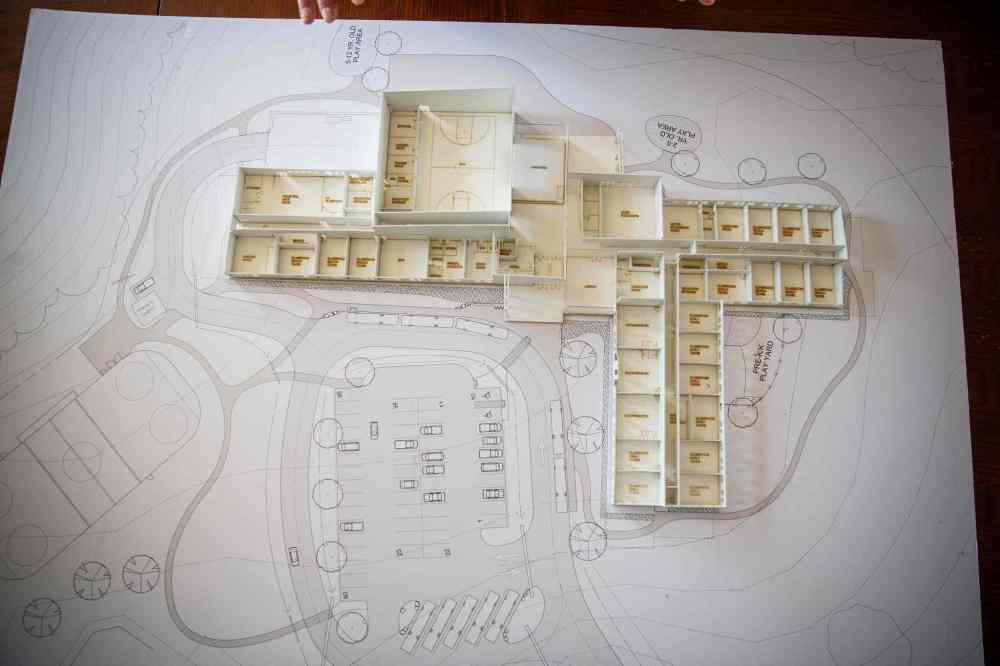 Mike Deal / Winnipeg Free Press
An architect's model of the new K-12 school planned for the First Nation.