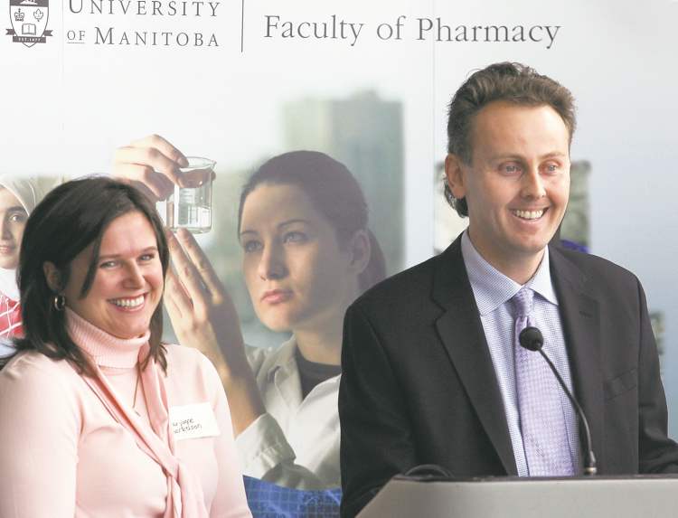 KEN GIGLIOTTI / WINNIPEG FREE PRESS archives
Kris Thorkelson, with his wife, Maryanne, when he donated $500,000 several years ago to the University of Manitoba pharmacy program. A lab was named in his honour.