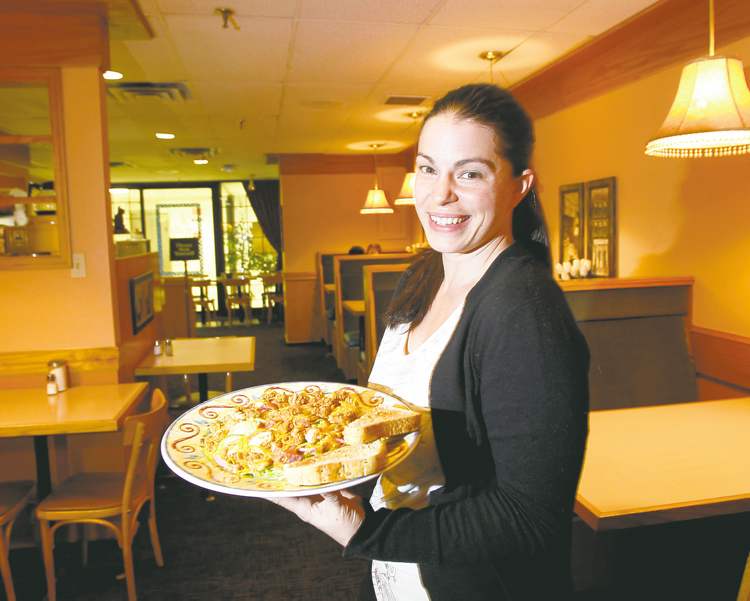 WAYNE GLOWACKI/WINNIPEG FREE PRESS
Owner Kelly Oxelgren is one of the Kellys behind 2 Kelly's Cafe. The other Kelly? That remains a bit of a puzzler.