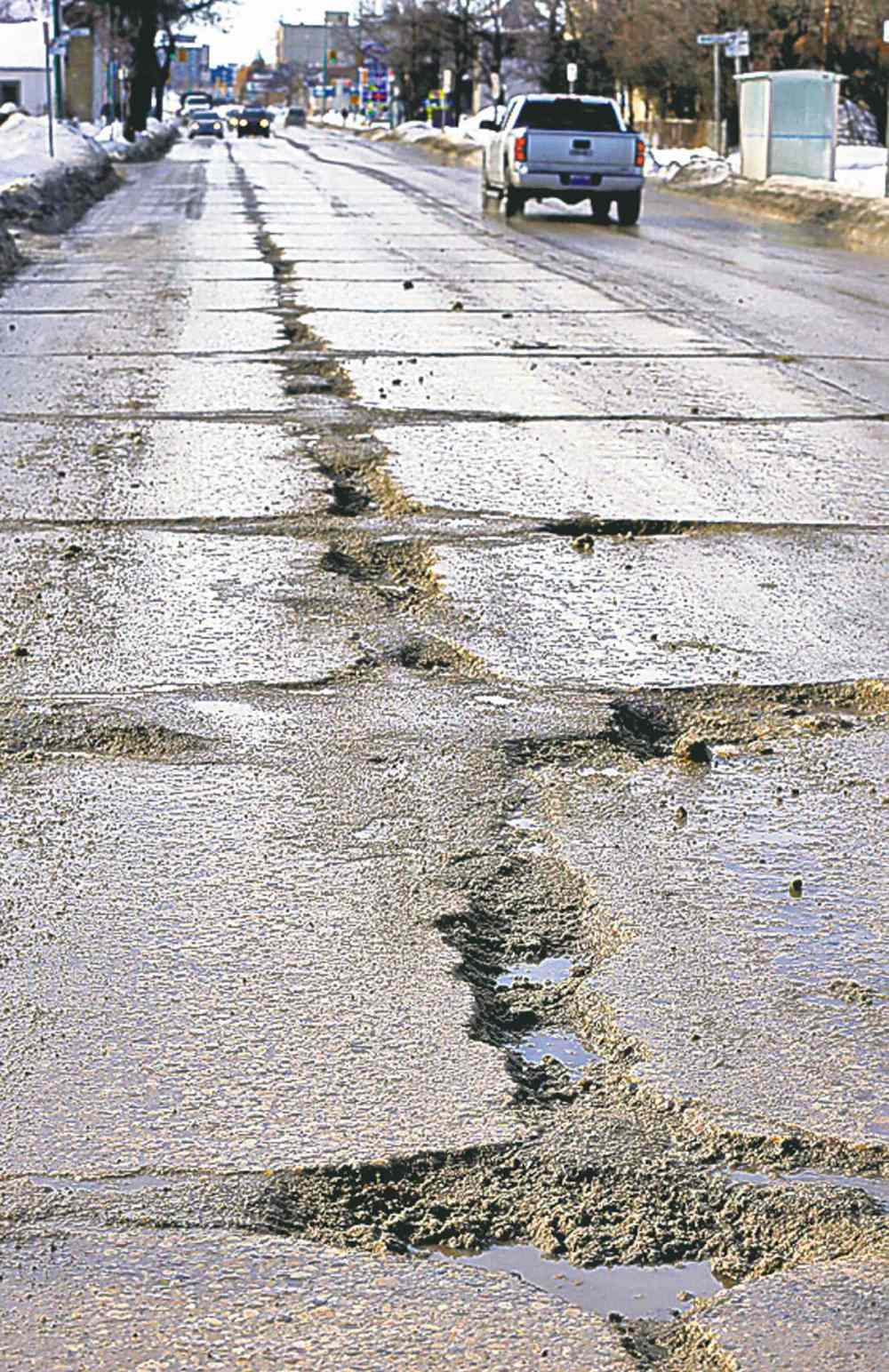 Ken Gigliotti / Winnipeg Free Press files
Salter Street is one of many rife with potholes.