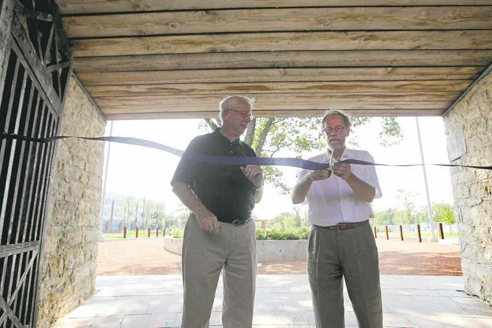 Friends of Upper Fort Garry members Jerry Gray (left) and Garry Hilderman cut the ribbon.