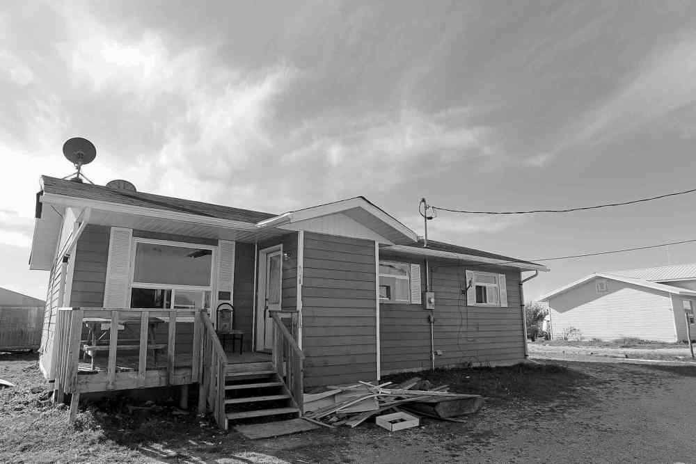 Easterville, Manitoba- Shelly Lynne Chartier home in Easterville, Manitoba where Impersonation and Fraud charges related to a elaborate online scam occured -See Mike McIntyre story -Oct 14, 2015 (JOE BRYKSA / WINNIPEG FREE PRESS)