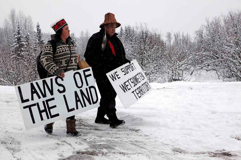 Chad Hipolito / THE CANADIAN PRESS
Todd Nelson and Christy Brown from the Nisga'a Nation arrive in support of the Unist'ot'en camp and Wet'suwet'en First Nation gather at a camp fire off a logging road near Houston, B.C., on Wednesday.